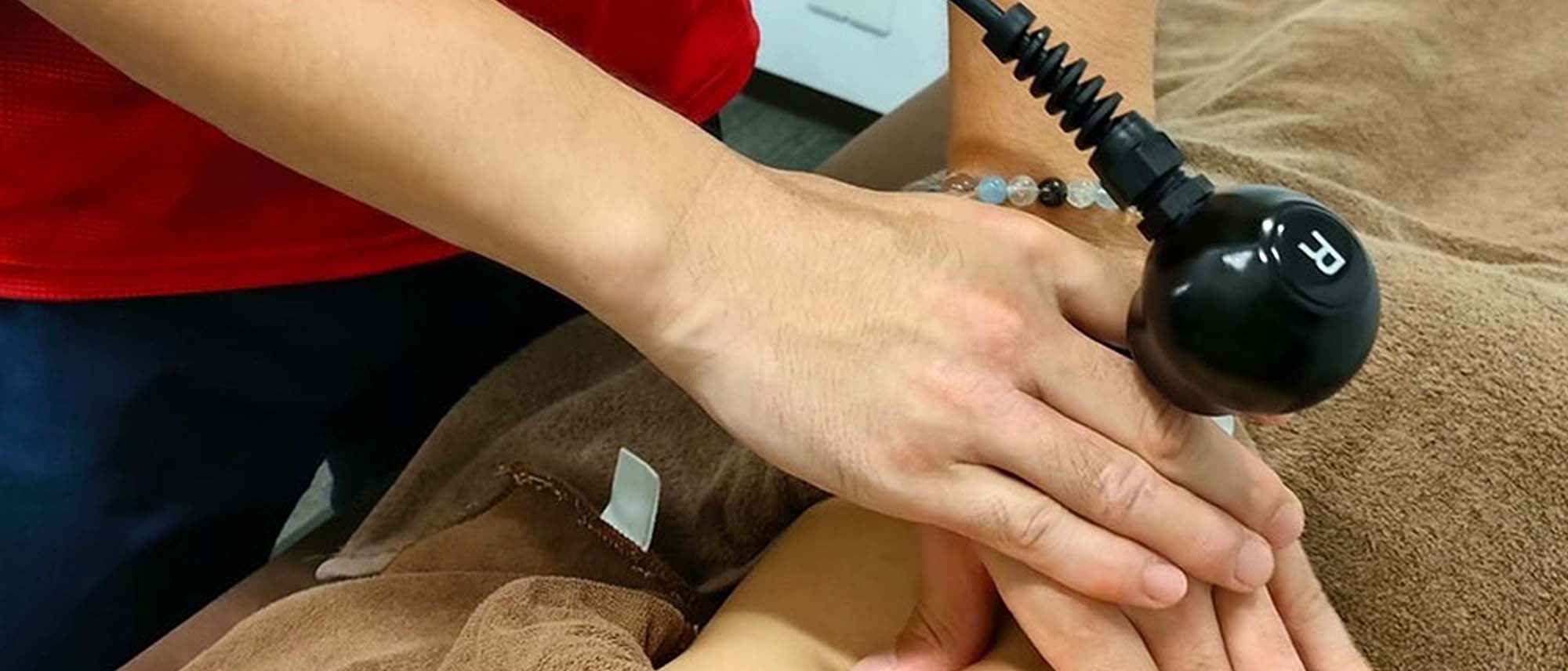 当院オリジナル高周波温熱器「ラジオ波」